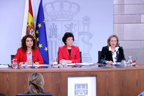 From left to right, the Spanish finance minister, spokesperson, and economy minister on January 11 2018 (by Roger Pi de Cabanyes)